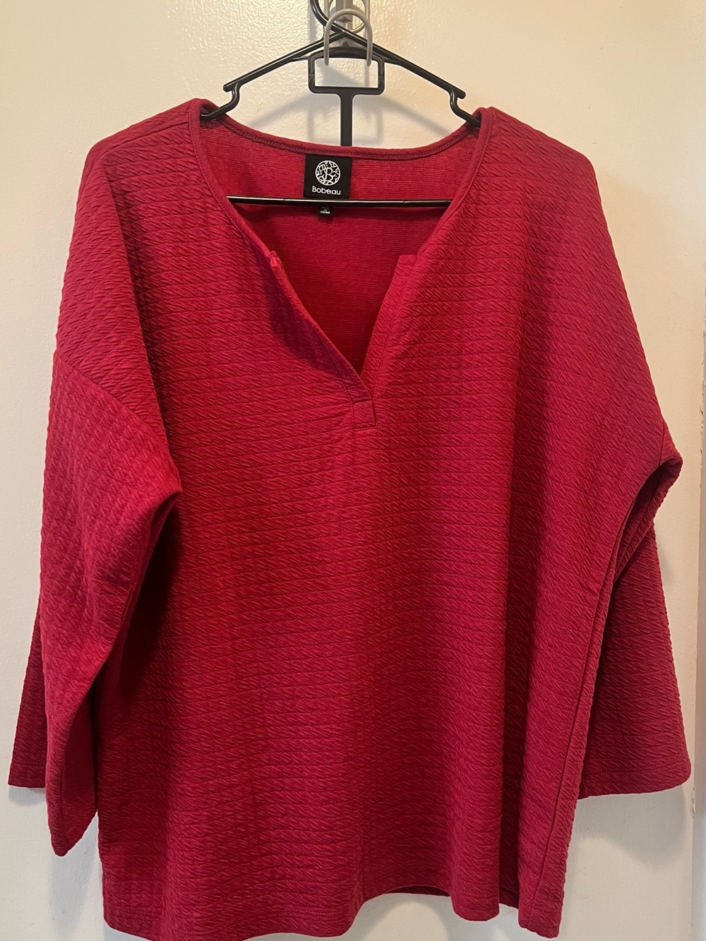 bobeau Red Textured Split V-Neck Long-Sleeve Top